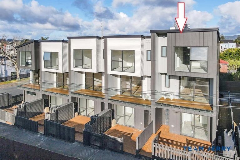 Photo of property in 5/26 Buscomb Avenue, Henderson, Auckland, 0610