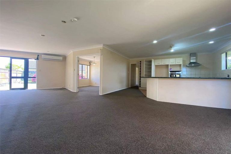 Photo of property in 46 Glenross Drive, Wattle Downs, Auckland, 2103
