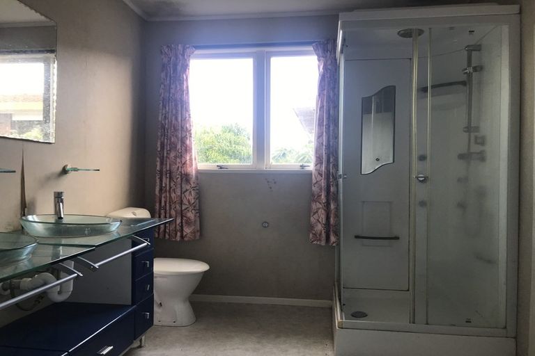 Photo of property in 32 Royal Road, Massey, Auckland, 0614