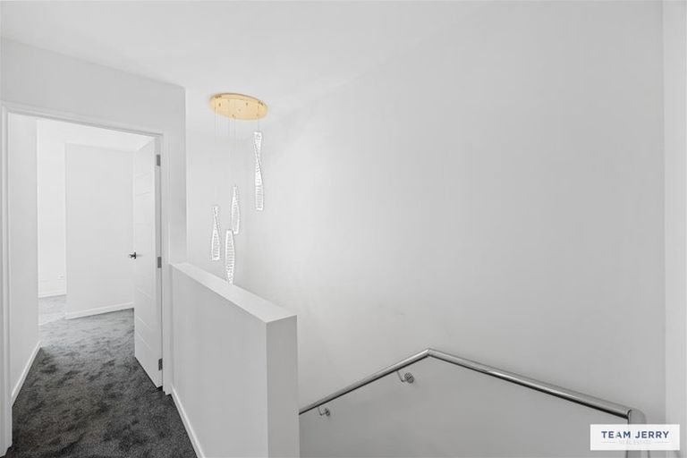 Photo of property in 63 Whare Kauri Road, Papakura, 2110