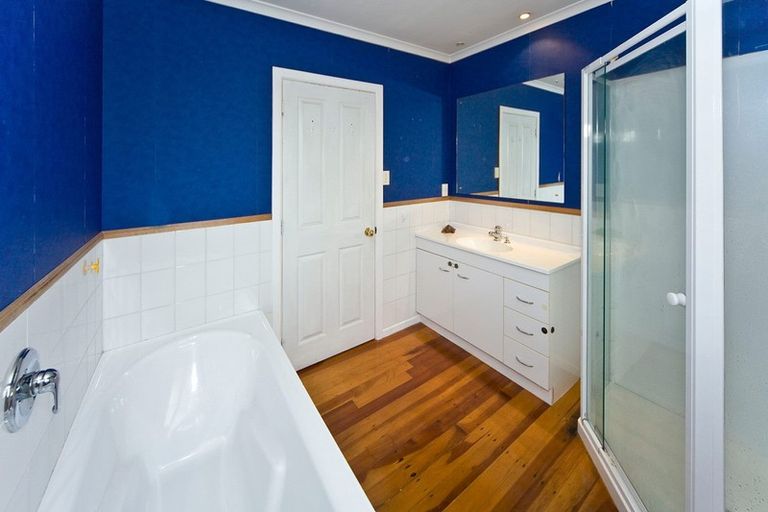 Photo of property in 6 Grainger Road, Te Atatu South, Auckland, 0610