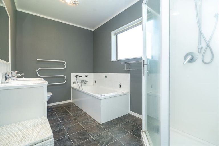 Photo of property in 14 Essendon Court, Glenview, Hamilton, 3206