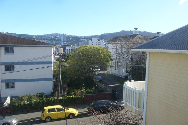 Photo of property in 4 Hawker Street, Mount Victoria, Wellington, 6011