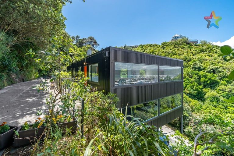 Photo of property in 18 Korokoro Road, Korokoro, Lower Hutt, 5012