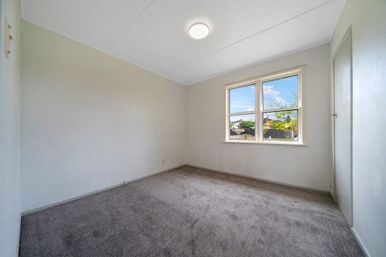 Photo of property in 49 Longburn Road, Henderson, Auckland, 0610
