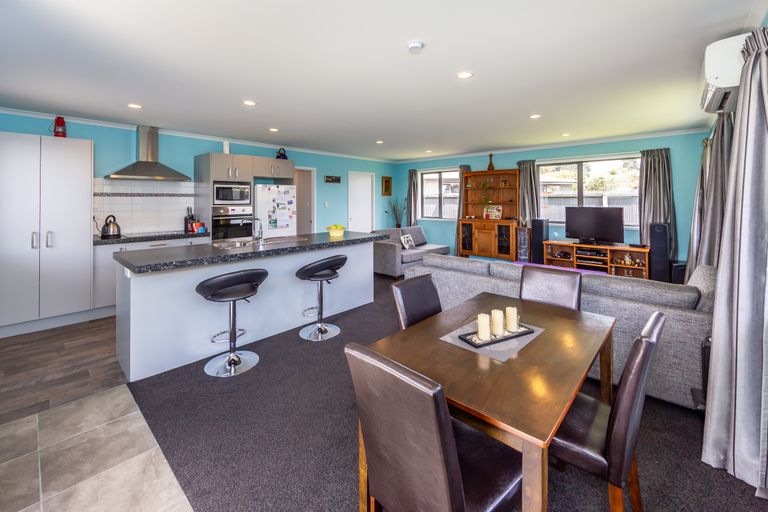 Photo of property in 8 Carteret Place, Aranui, Christchurch, 8061