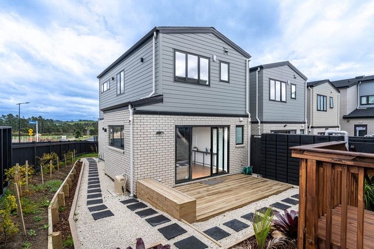 Photo of property in 1 Whiteywood Street, Westgate, 0814