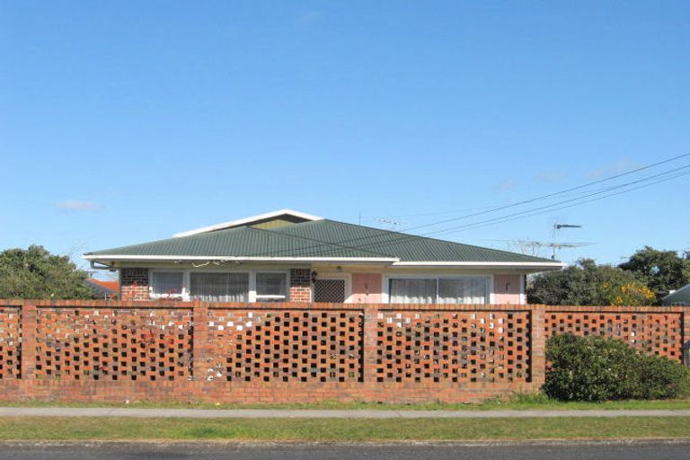 Photo of property in 2/17 Kelvin Road, Papakura, 2110