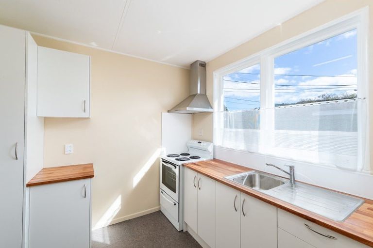 Photo of property in 15 Mangaroa Hill Road, Maoribank, Upper Hutt, 5018