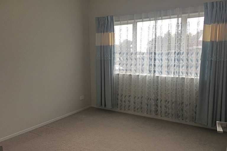 Photo of property in 109 Reeves Road, Pakuranga Heights, Auckland, 2010