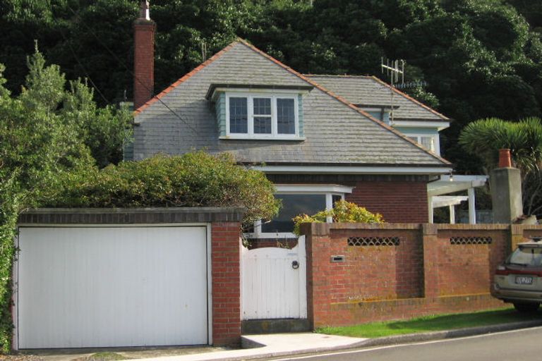 Photo of property in 465 Karaka Bay Road, Karaka Bays, Wellington, 6022