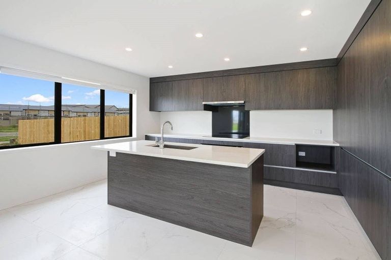 Photo of property in 3 Korowhiti Road, Clarks Beach, 2122