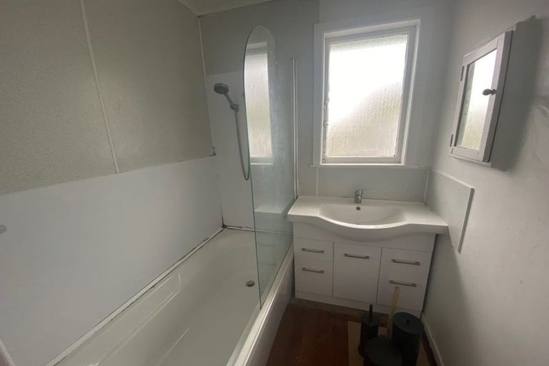 Photo of property in 31 Fairclough Road, Beach Haven, Auckland, 0626