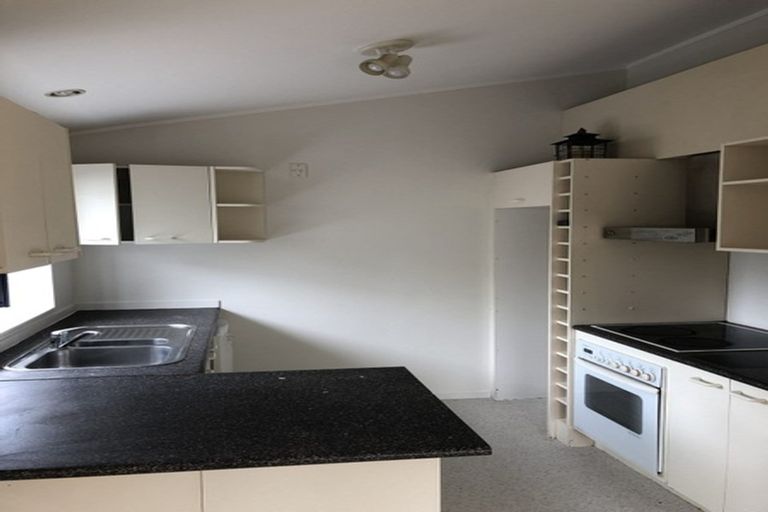 Photo of property in 2/99 Weldene Avenue, Glenfield, Auckland, 0629