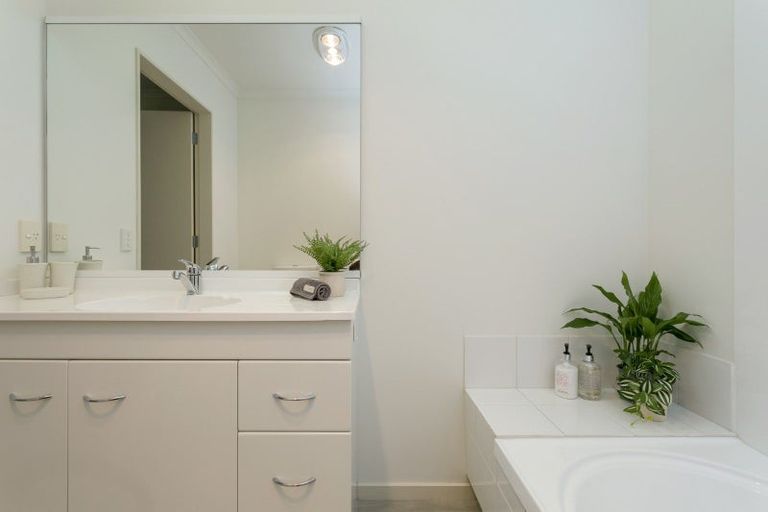 Photo of property in 26 Lakeridge Close, Rangatira Park, Taupo, 3330