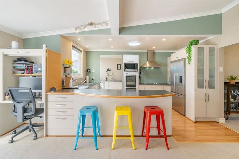 Photo of property in 25 Henry Street, Ebdentown, Upper Hutt, 5018