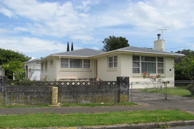 Photo of property in 13 Waterfront Road, Mangere Bridge, Auckland, 2022