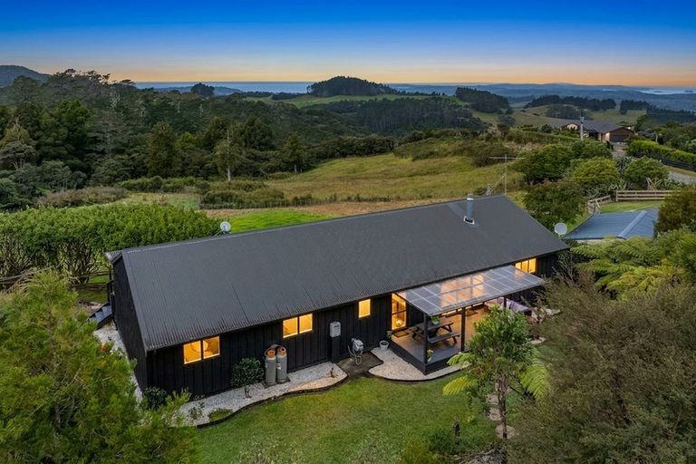 Photo of property in 181 Govan Wilson Road, Whangaripo, Warkworth, 0985