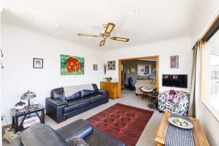 Photo of property in 38 Winston Avenue, Hokowhitu, Palmerston North, 4410