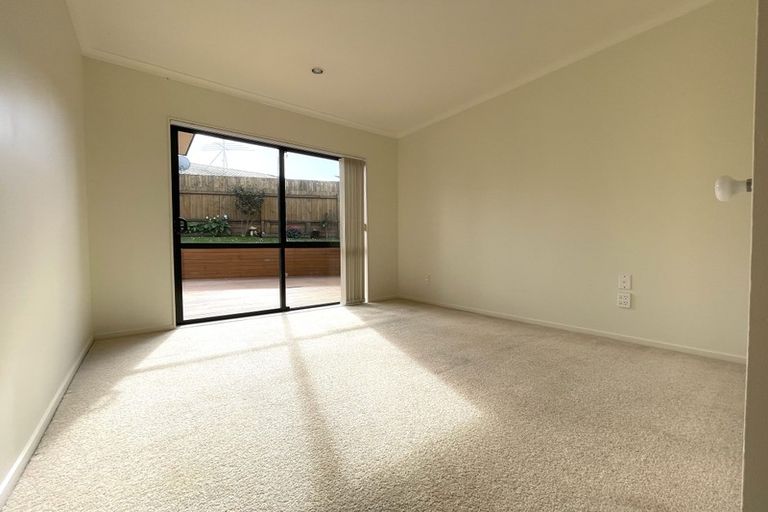 Photo of property in 31 Kath Hopper Drive, Orewa, 0931