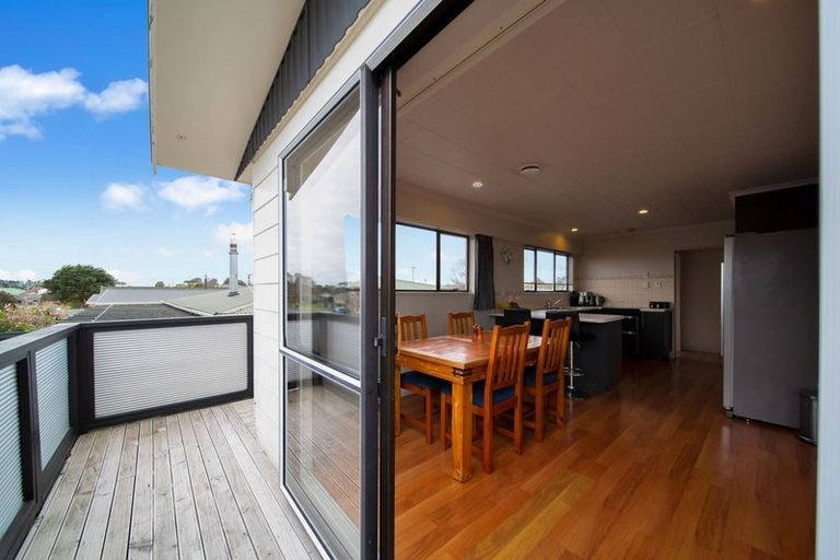 Photo of property in 25 Truby King Street, Merrilands, New Plymouth, 4312