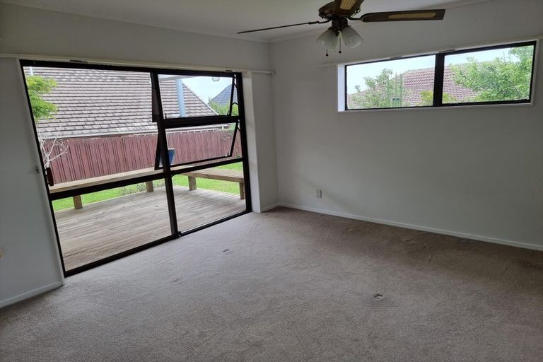 Photo of property in 57 Dalwhinnie Parade, Highland Park, Auckland, 2010