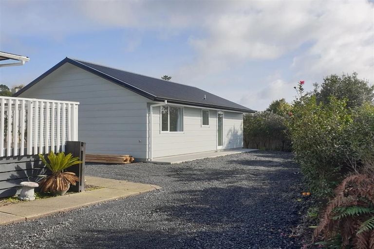 Photo of property in 93a Awaroa Road, Sunnyvale, Auckland, 0612