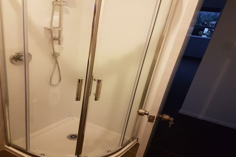 Photo of property in 42 Tamahere Drive, Glenfield, Auckland, 0629