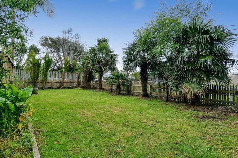 Photo of property in 1/32 Parakai Avenue, Parakai, 0830