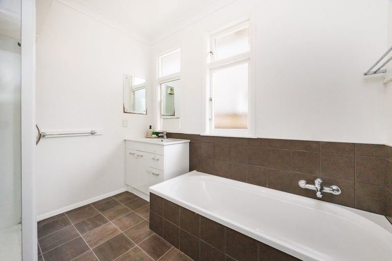 Photo of property in 35 Hardie Street, Hokowhitu, Palmerston North, 4410