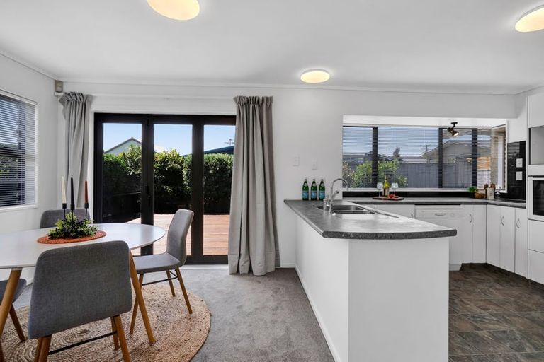 Photo of property in 6a Ropiha Street, Fitzroy, New Plymouth, 4312