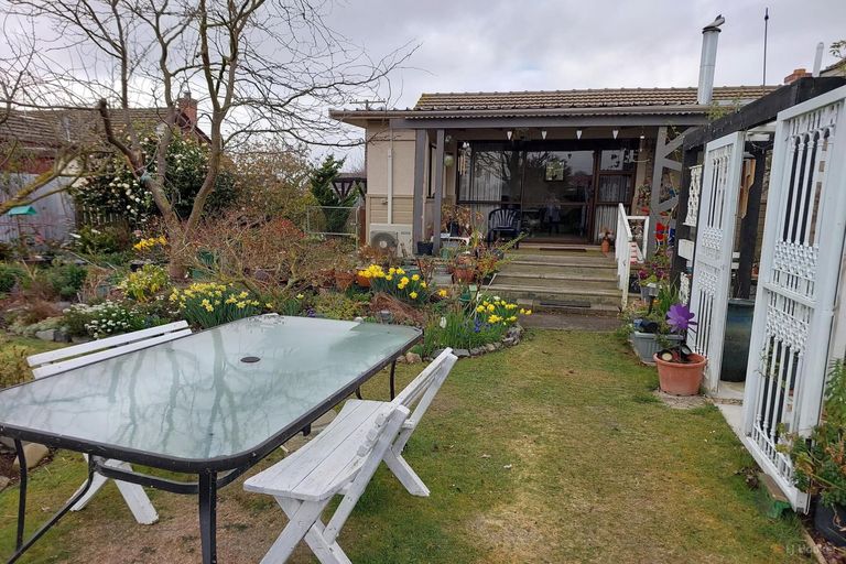 Photo of property in 8 Moorhouse Street, Waimate, 7924