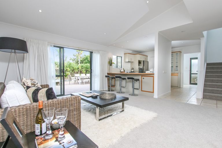 Photo of property in 21/15a Vinograd Drive, Te Atatu Peninsula, Auckland, 0610