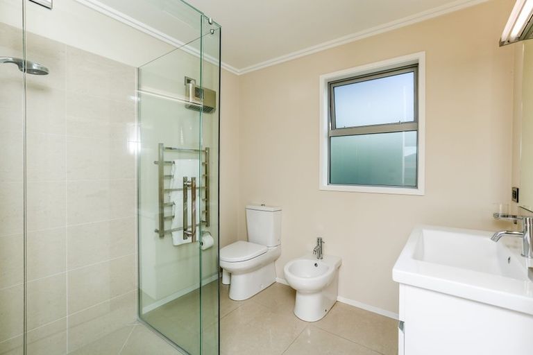 Photo of property in 2 Cutfield Road, New Plymouth, 4310