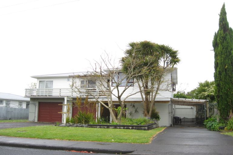 Photo of property in 127 Chichester Drive, Rosehill, Papakura, 2113