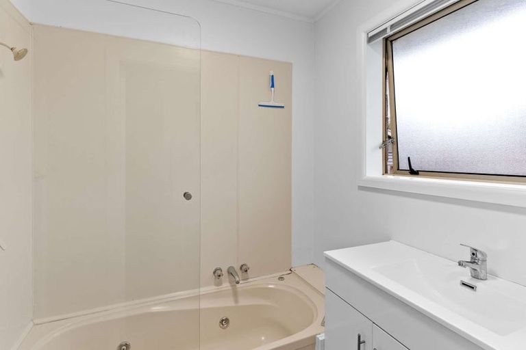 Photo of property in 14 Camelia Place, Islington, Christchurch, 8042