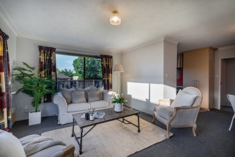 Photo of property in 1/15 Laing Crescent, Heathcote Valley, Christchurch, 8022