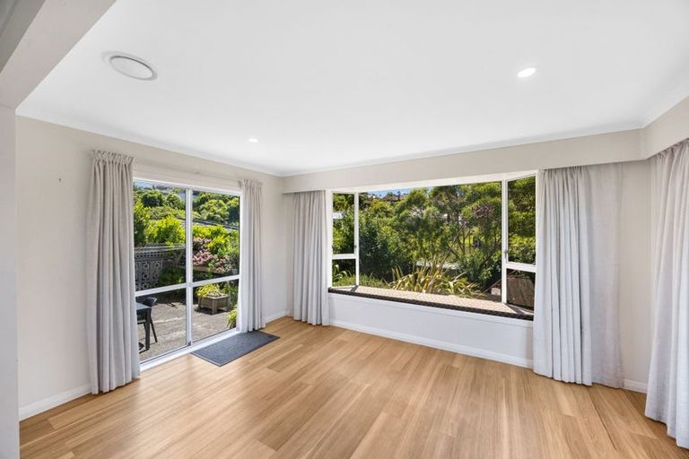 Photo of property in 4 Pekanga Road, Normandale, Lower Hutt, 5010