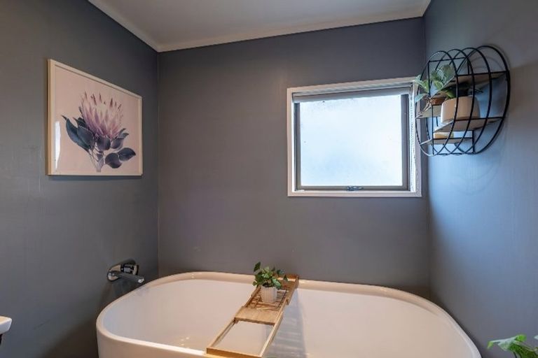 Photo of property in 2656 South Head Road, South Head, Helensville, 0874