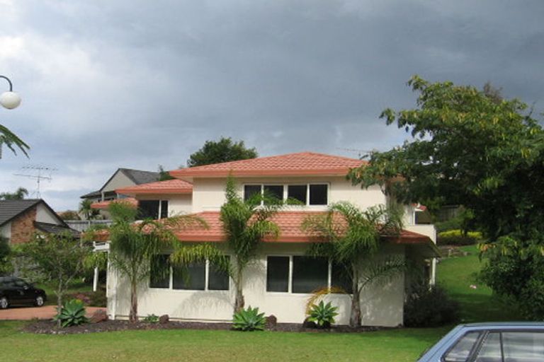 Photo of property in 16 Hogarth Rise, West Harbour, Auckland, 0618