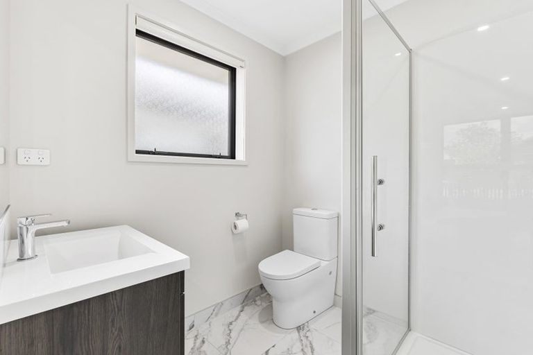 Photo of property in 4 Kriletich Drive, Kumeu, 0810