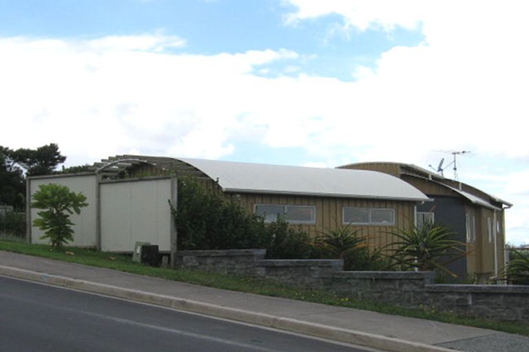 Photo of property in 8 Graceview Way, West Harbour, Auckland, 0618