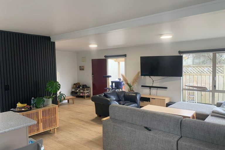 Photo of property in 3/131 Queens Drive, Lyall Bay, Wellington, 6022