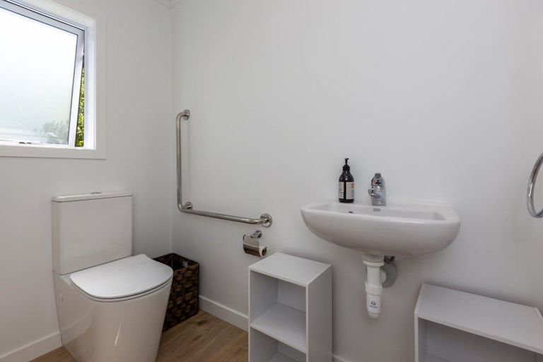 Photo of property in 190 Main Road South, Raumati South, Paraparaumu, 5032