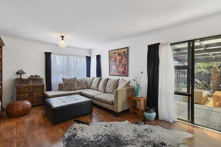 Photo of property in 1/8 Kimdale Place, Totara Heights, Auckland, 2105