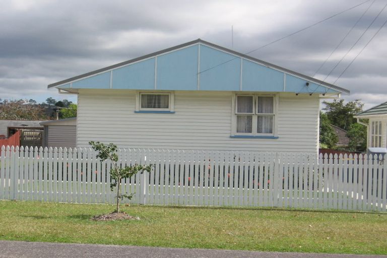 Photo of property in 7 Laura Street, Kelston, Auckland, 0602