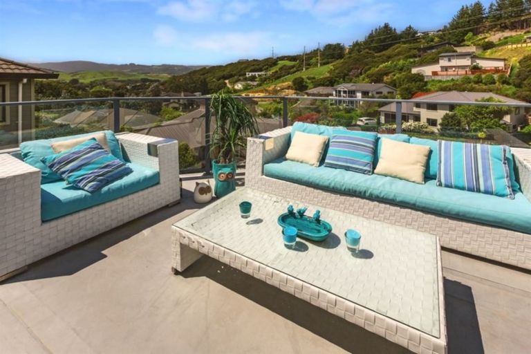 Photo of property in 13 Endeavour Drive, Whitby, Porirua, 5024