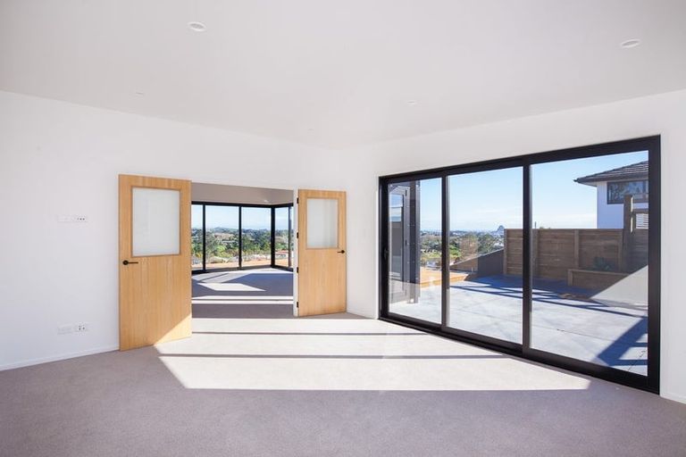 Photo of property in 41 Veale Road, Frankleigh Park, New Plymouth, 4371