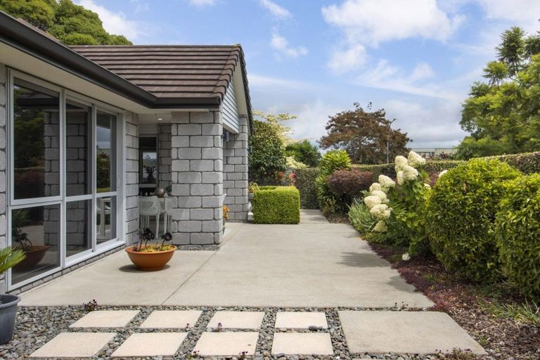 Photo of property in 60 Kayelene Place, Omokoroa, 3114