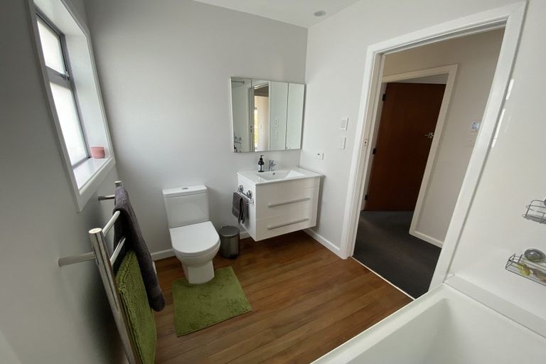 Photo of property in 86 Ruskin Road, Newlands, Wellington, 6037